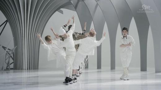 EXO_ëŠ‘ëŒ€ì™€ ë¯¸ë…€ (Wolf)_Music Video (Korean ver.).mp4_snapshot_00.20_[1980.01.04_00.52.50]