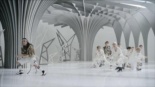 EXO_ëŠ‘ëŒ€ì™€ ë¯¸ë…€ (Wolf)_Music Video (Korean ver.).mp4_snapshot_00.40_[1980.01.04_01.05.21]