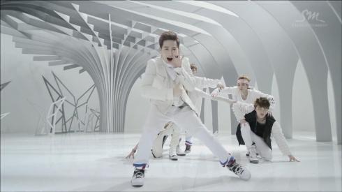 EXO_ëŠ‘ëŒ€ì™€ ë¯¸ë…€ (Wolf)_Music Video (Korean ver.).mp4_snapshot_01.36_[1980.01.04_01.28.08]